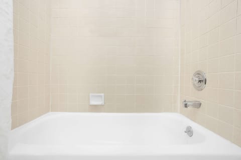 Combined shower/tub, deep soaking tub, free toiletries, hair dryer