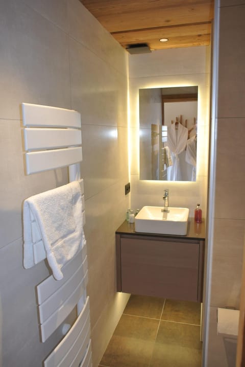 Comfort Double Room, Garden View | Bathroom | Slippers