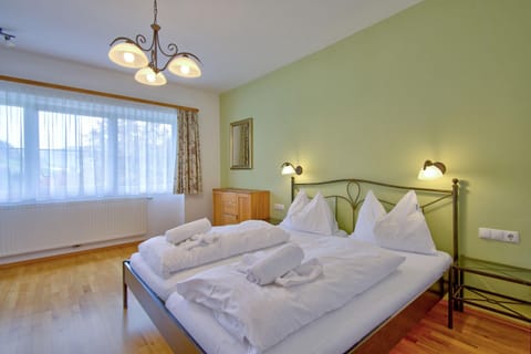 Apartment | 3 bedrooms, individually furnished, bed sheets