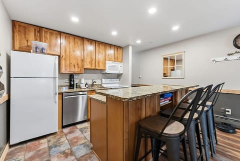 Fully equipped kitchen with bar seating