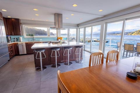 Vacation Rental Hood Canal resort kitchen dining