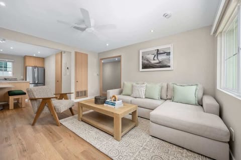 Perfect for beach lovers and adventurers alike, you're minutes from top surfing spots, La Jolla Cove, and the area's famous tide pools.