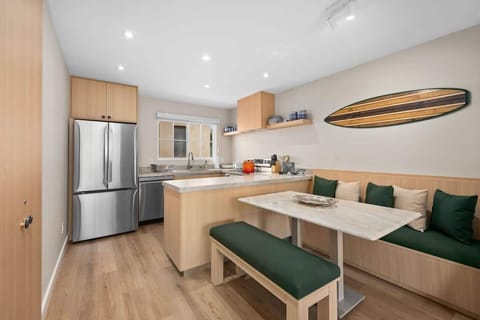 Where Great Meals & Conversations Happen
Elegant yet casual, a perfect place to gather after a day of sun and surf.