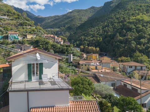 Mountainous Landforms, Mountain, Wall, Building, Hill, House, Residential Area, Home, Architecture, Highland