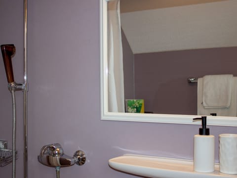 Standard Twin Room, Mountain View | Bathroom | Shower, hair dryer, towels, soap