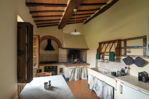 Deluxe Apartment, Hill View | Private kitchen | Highchair