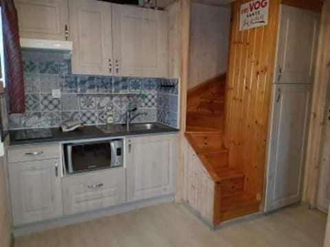 Cottage, Garden View | Private kitchen