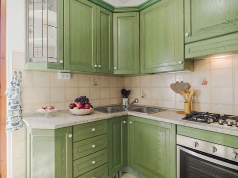 Cabinetry, Kitchen, Interior Design, Flooring, Wood, Furniture, Drawer, Cupboard, Countertop, Floor