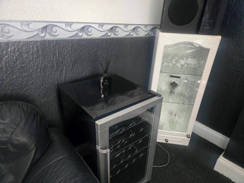 House, 6 Bedrooms | Exterior