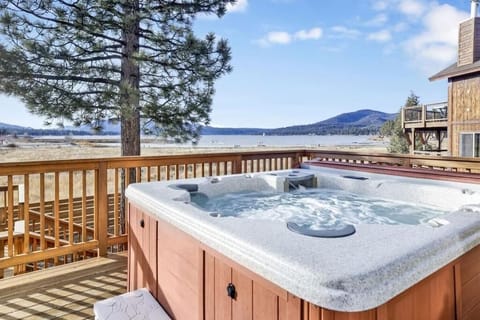 Hot tub with Lakeview