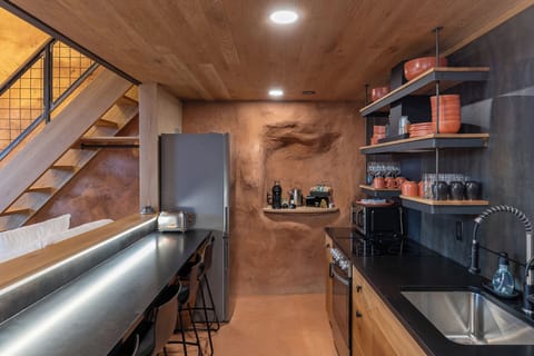 Private kitchen | Fridge, microwave, oven, stovetop