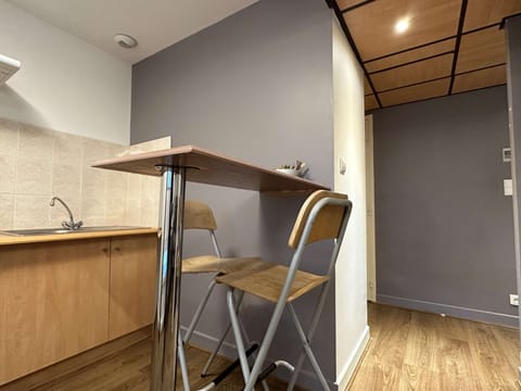 Family Room, Multiple Beds, Kitchen | Room amenity