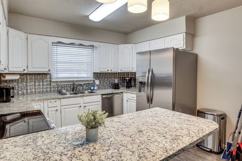 Kitchen | Cooking Basics | Keurig Coffee Maker | Dishwasher | Ice Maker