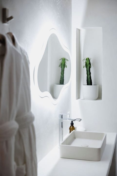 Superior Double Room, 1 King Bed | Bathroom