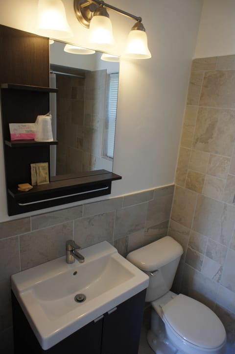 Modern Single Queen | Bathroom | Free toiletries, hair dryer, towels