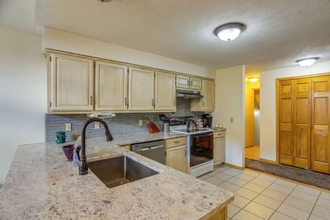 Kitchen | Main Level | Keurig Coffee Maker | Dishwasher