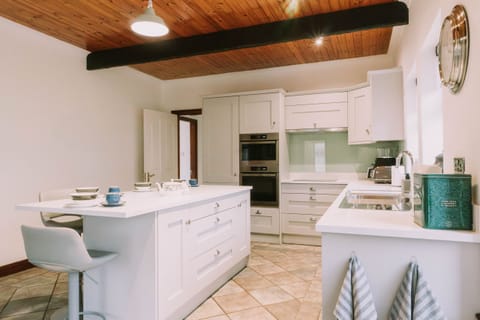 Spacious and bright kitchen