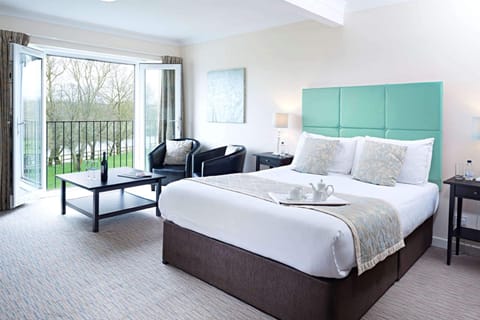 Standard Room, 1 King Bed, Non Smoking, Balcony | Premium bedding, desk, blackout drapes, iron/ironing board