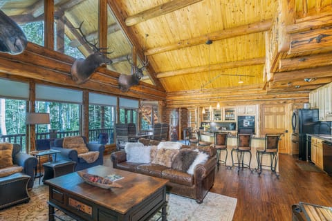 Vaulted ceilings, open concept, ready and welcoming