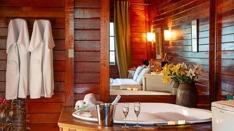 Senior Suite | Private spa tub