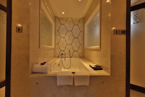 Royal Fragrant Suite | Bathroom | Shower, free toiletries, hair dryer, bathrobes