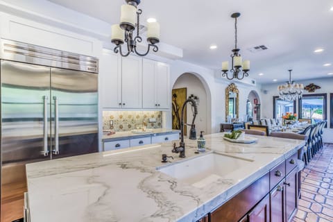 Casa Grande -Kitchen Island Sink/Fridge