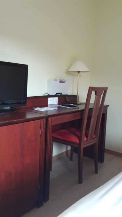 Desk, blackout drapes, free WiFi, bed sheets