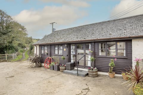 Pillhead Cart Linhay, Bideford: A beautifully restored, quirky barn set amidst rolling countryside of Devon.