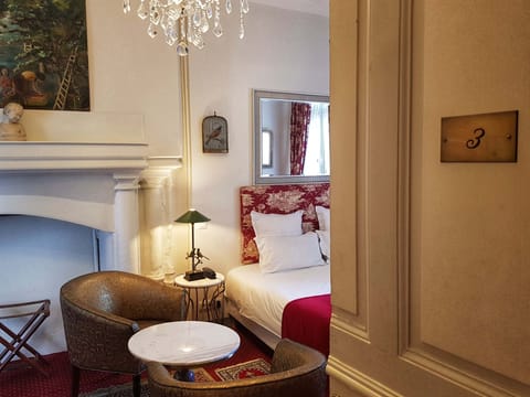 Traditional Double Room | Hypo-allergenic bedding, minibar, in-room safe, individually decorated