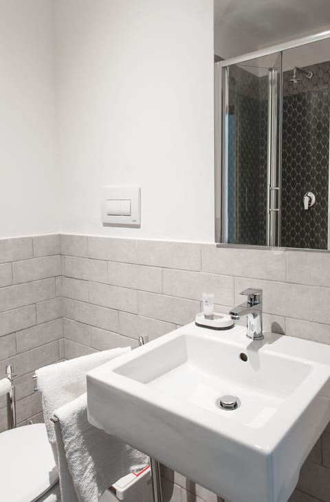 Basic Single Room, 1 Twin Bed, Private Bathroom | Bathroom | Shower, free toiletries, hair dryer, bidet