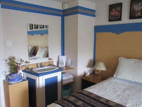 Classic Double Room, Shared Bathroom, Lake View (Bleue) | Premium bedding, soundproofing, free cribs/infant beds, free WiFi