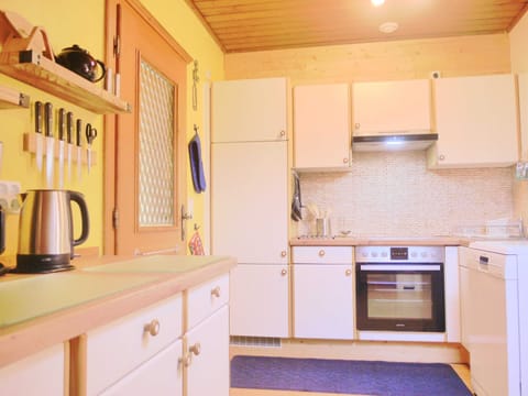 Apartment, 1 Bedroom, Balcony, Garden View | Interior