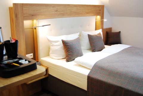 Comfort Double Room | In-room safe, desk, iron/ironing board, free WiFi