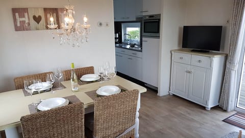 05_Olm_View into the room