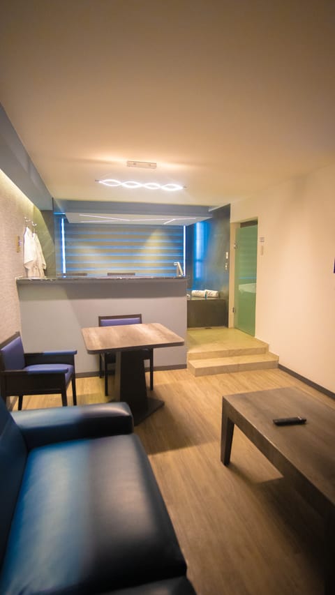 Grand Suite, Jetted Tub | Living area | 32-inch flat-screen TV with cable channels, TV