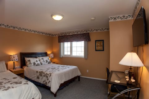 Deluxe Room, 1 Queen Bed | Egyptian cotton sheets, premium bedding, down comforters, pillowtop beds