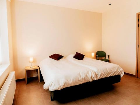 House | 4 bedrooms, individually furnished, bed sheets