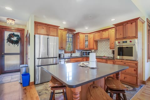 Indoors, Kitchen, Hardwood, Appliance, Microwave