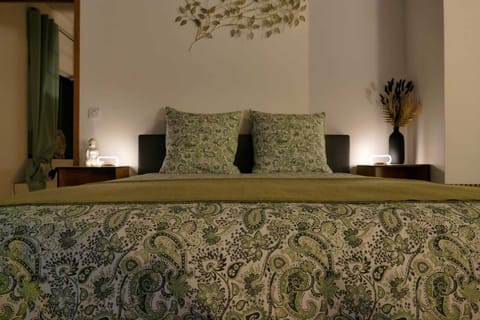 Deluxe Suite, Garden View | Premium bedding, memory foam beds, minibar, individually decorated