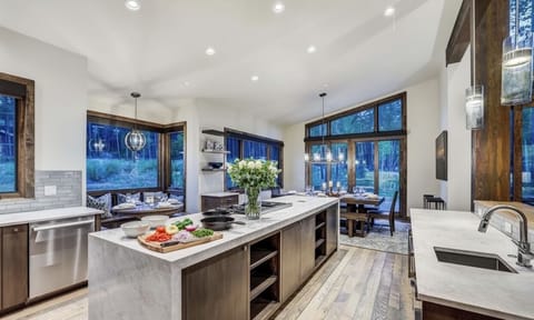 Designer Kitchen Details — waterfall-edge granite, picture windows, motorized blinds, and refined finishes elevate every culinary moment. ✨🍽