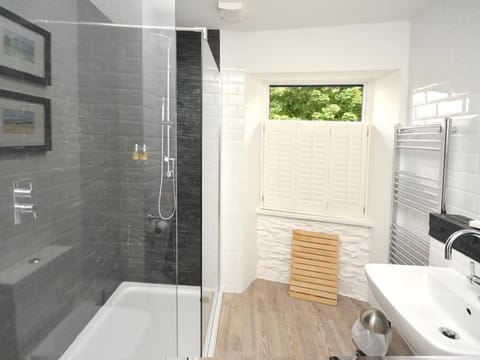 Standard Double Room, Ensuite | Bathroom