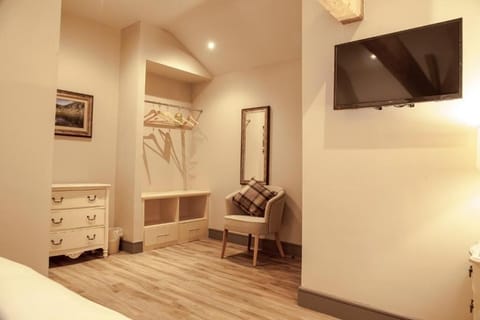 Comfort Double Room, Courtyard View | Laptop workspace, free WiFi