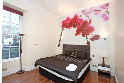 3 bedrooms, iron/ironing board, travel crib, free WiFi