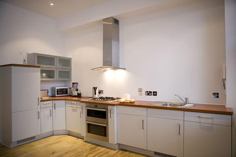 Standard Apartment, 3 Bedrooms (18 Golden Square) | Private kitchen | Fridge, microwave, stovetop, dishwasher