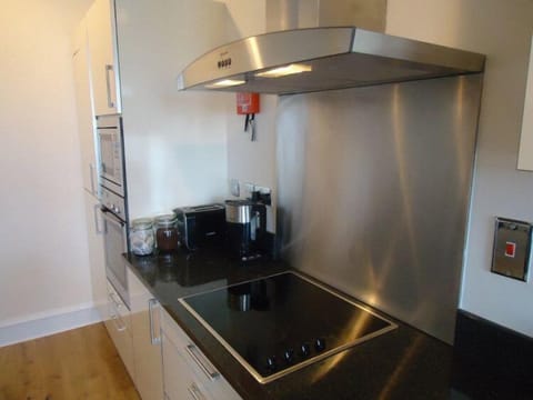 Standard Apartment, 2 Bedrooms (16 Union Terrace) | Private kitchen | Fridge, microwave, stovetop, dishwasher