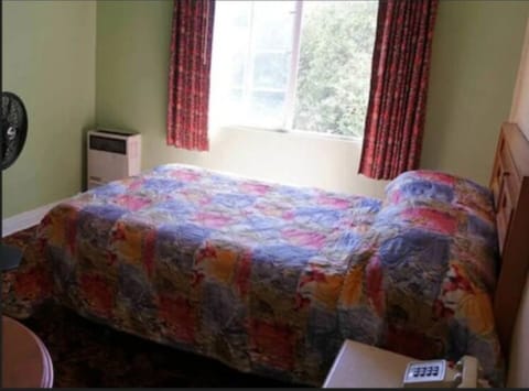 Room | Iron/ironing board, free WiFi, bed sheets