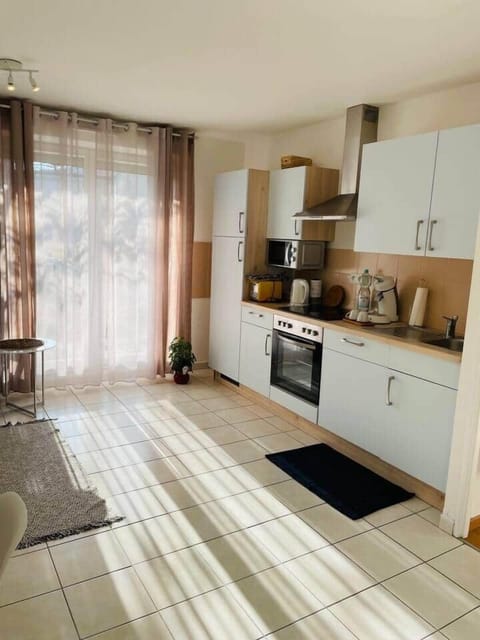 Sunny living room&kitchen