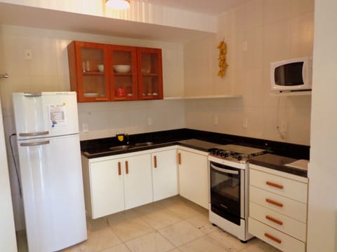 Apartment, Kitchen, Ground Floor | Private kitchen | Full-size fridge, microwave, stovetop, coffee/tea maker