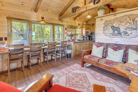 Galion Vacation Rental | 1BR | 1BA | 400 Sq Ft | 1 Small Step Required