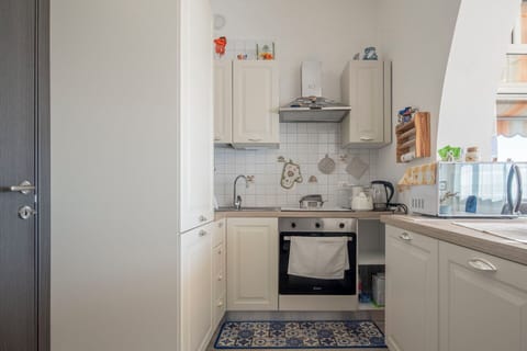 Autumn, Kitchen, Living Room, Spring, Summer